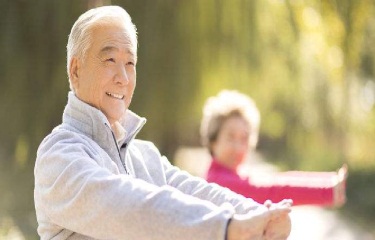推進(jìn)醫(yī)養(yǎng)結(jié)合，加快老齡事業(yè)和產(chǎn)業(yè)發(fā)展