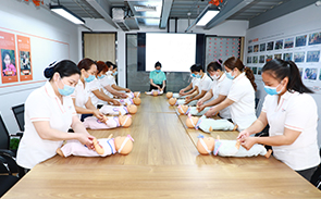 女性如何考育嬰師證呢？育嬰師證考取需要什么條件？