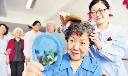 國(guó)家民政部：明年年底前培養(yǎng)培訓(xùn)200萬(wàn)名養(yǎng)老護(hù)理員