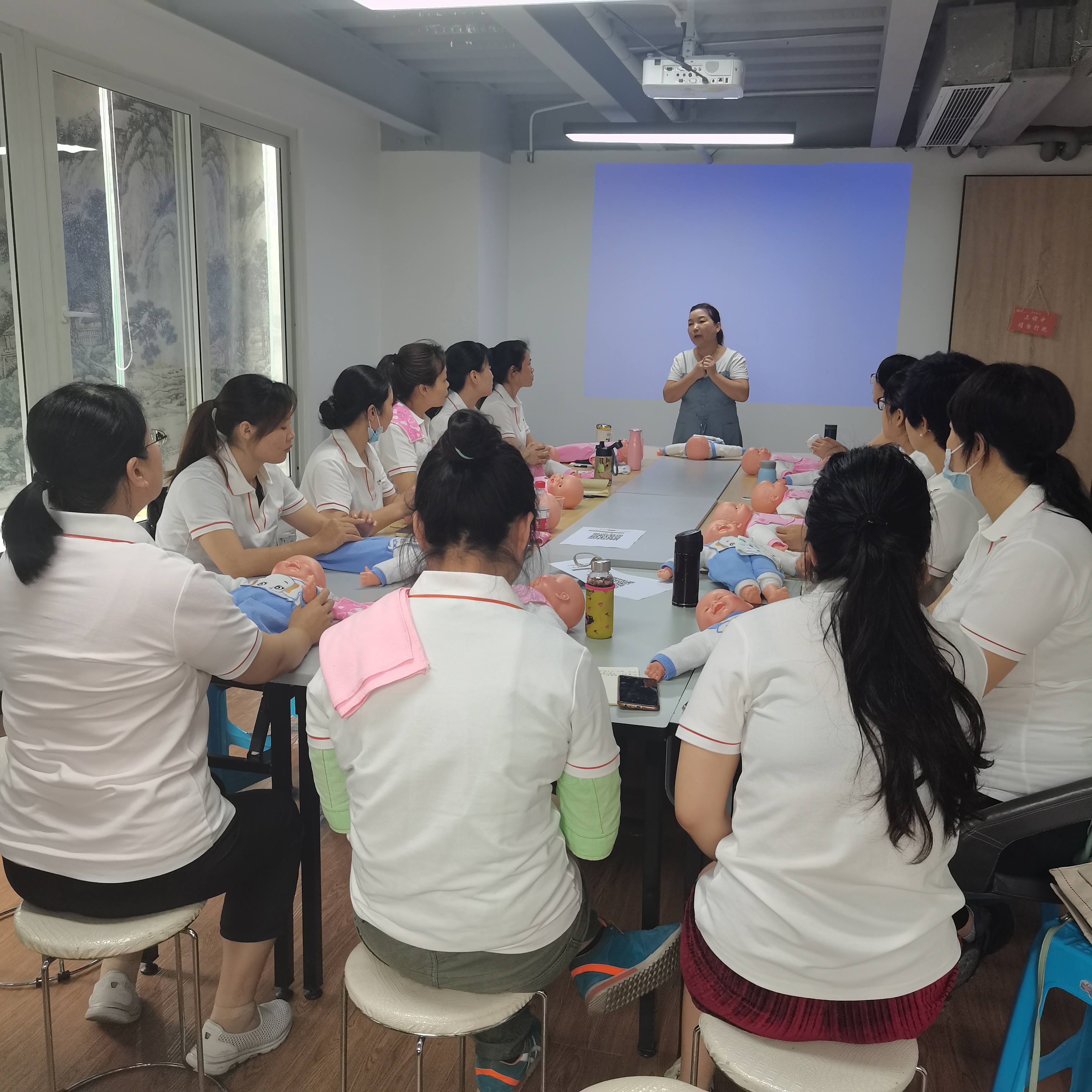 助力鄉(xiāng)村振興，深家職業(yè)技能培訓中心開展養(yǎng)老護理、母嬰護理培訓班！