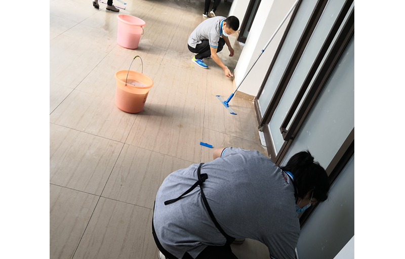 辦公樓開(kāi)荒保潔的前期工作以及玻璃的擦拭方法