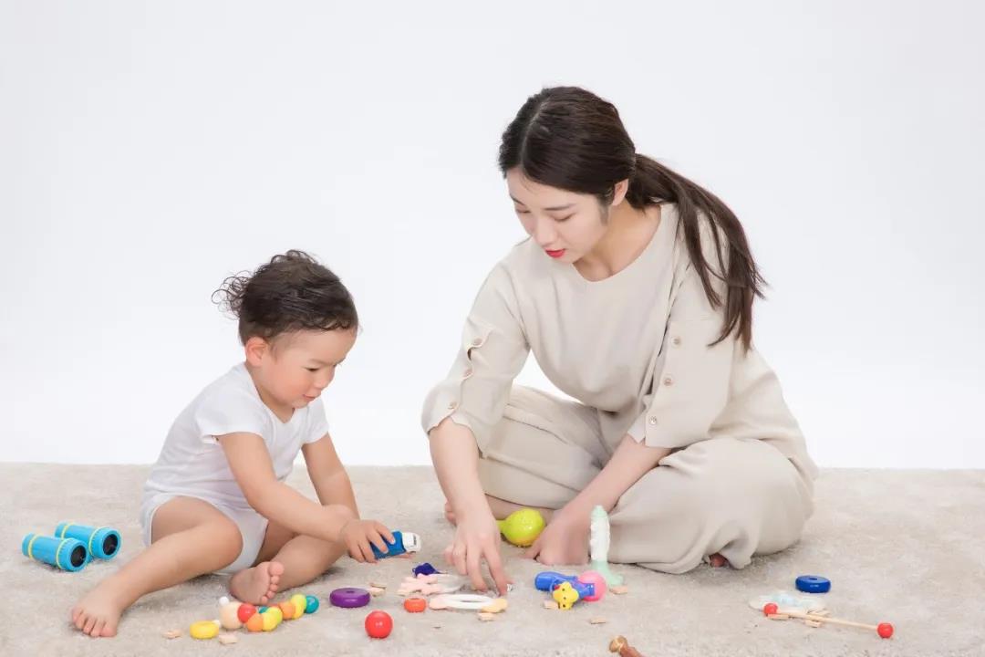 0-4個(gè)月寶寶如何做早教？高級早教師教你5個(gè)早教妙招！