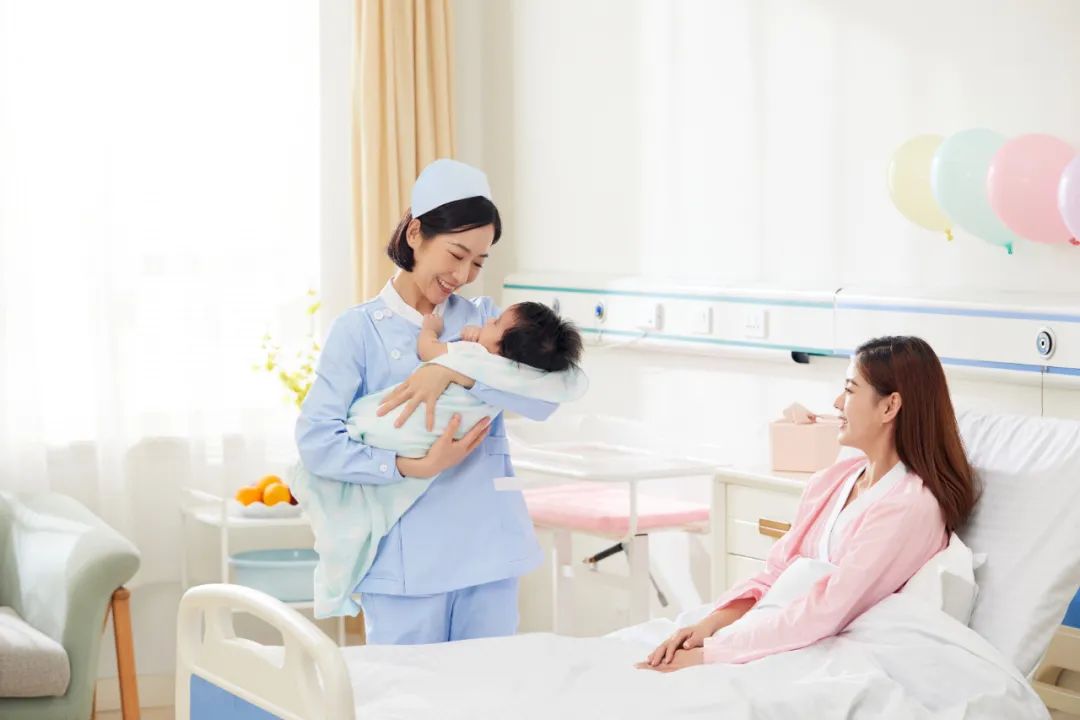 新生兒采生要注意什么？育嬰師提醒父母不能讓這4種人抱寶寶！