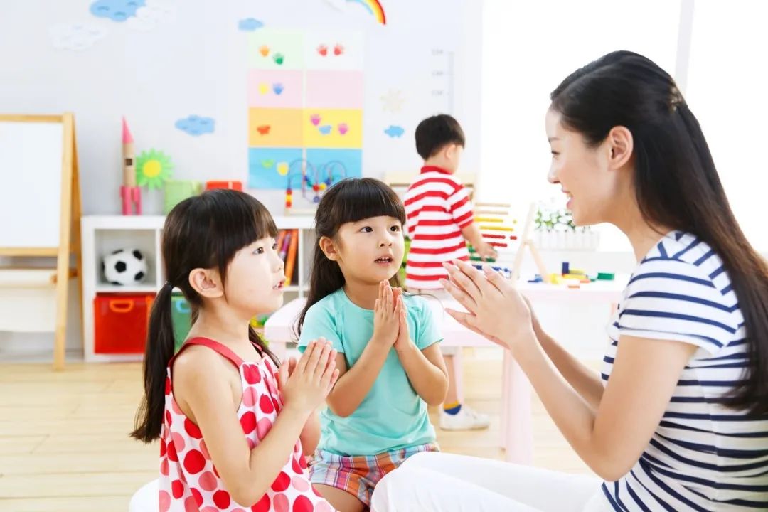 如何讓寶寶愛上讀繪本？聽聽早教育嬰師怎么說！