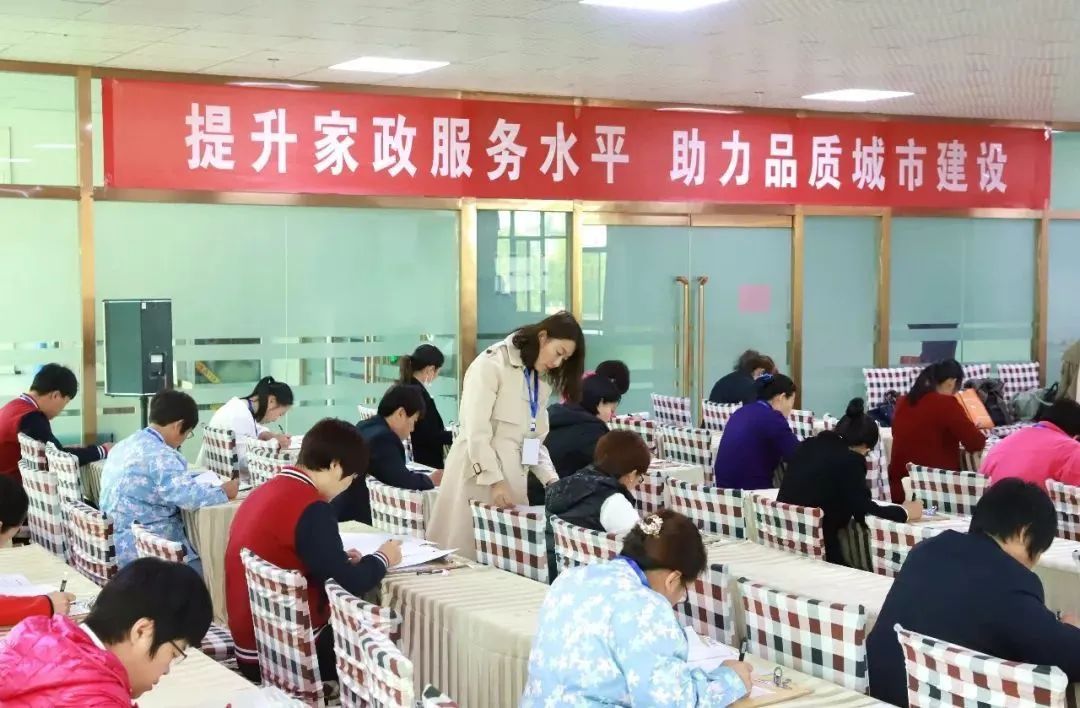 大學生創(chuàng)業(yè)開家政公司怎么樣？單干好還是加盟家政公司好？