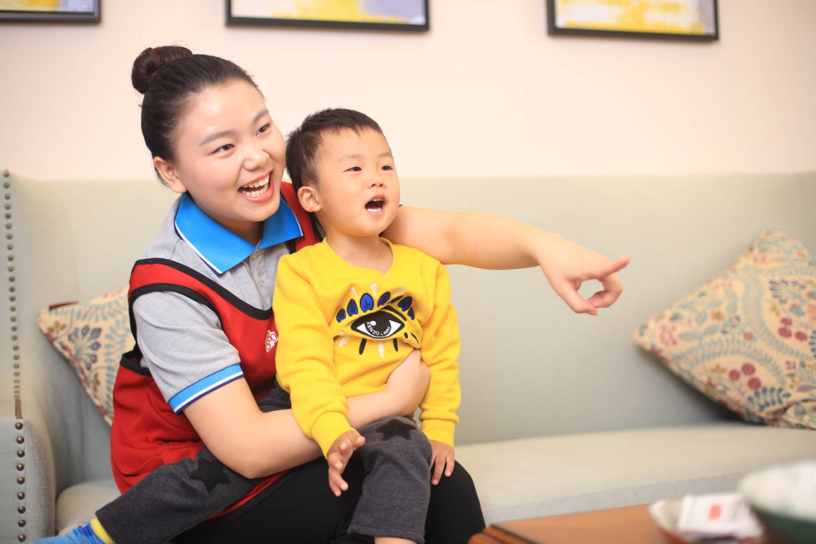 在深圳家政公司請(qǐng)育嬰師帶小孩要注意什么事情？