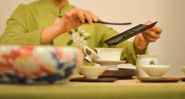 品香茗悟茶道，點(diǎn)燃生活夢想！深圳市免費(fèi)茶藝師培訓(xùn)班等你來！