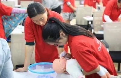 2022年創(chuàng)業(yè)開家政公司，你需要邁過這4道坎！