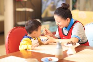 雇傭的阿姨會好好對孩子嗎？讓社區(qū)邦告訴你答案??！