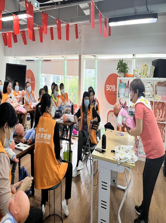 做月嫂20年存款500萬，月嫂真有那么高薪？